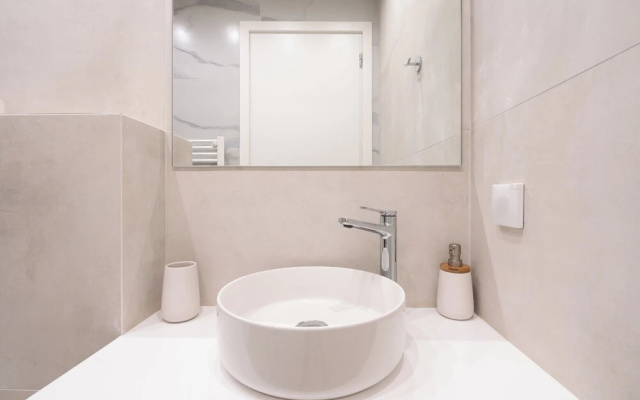 Newly Renovated 2Bdr Apt-5min to metro