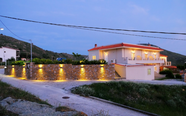 Nikola Apartments