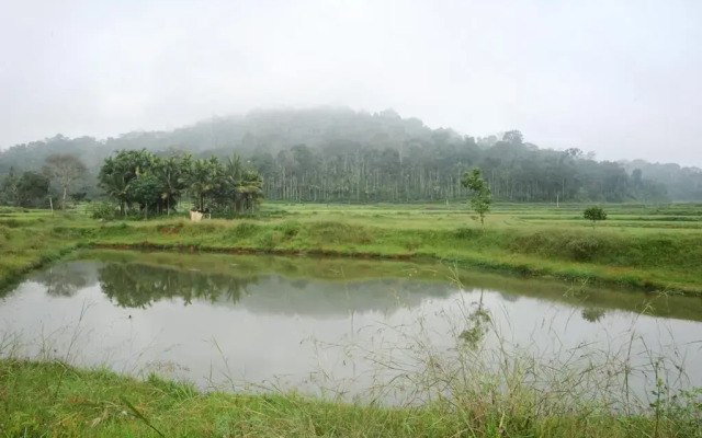 Family Estate Stay Near Murnad