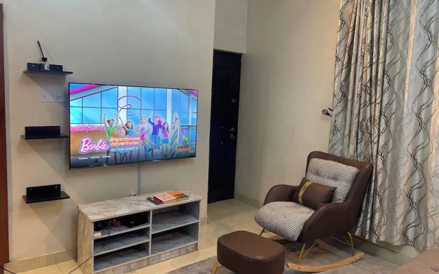 Luxury 4 BR Apt w Parking, Magodo Estate