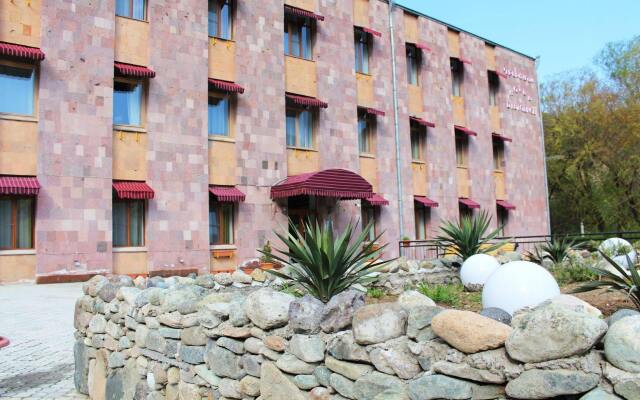 Diligence Hotel вид на фасад