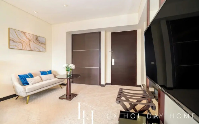 LUX  The JW Marina Studio