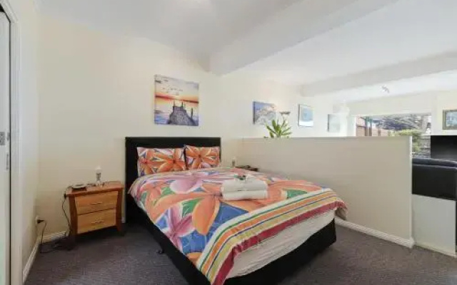 Black Dolphin Waterfront Apartment