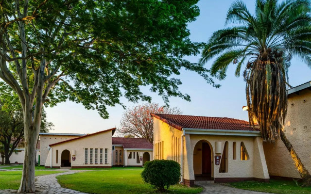 Kadoma Hotel And Conference Center