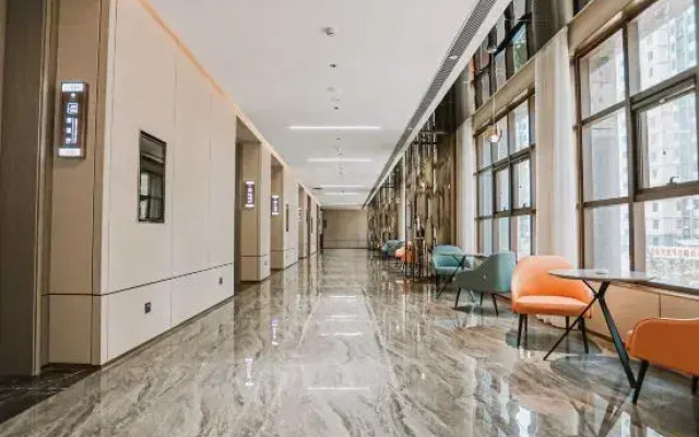 Heyue Holiday Hotel
