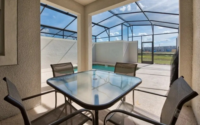 New 4 bedroom villa. Great location