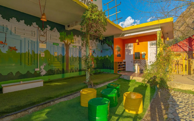 Whoopers Hostel Kasol, Choj