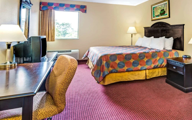 Days Inn & Suites by Wyndham Jeffersonville IN