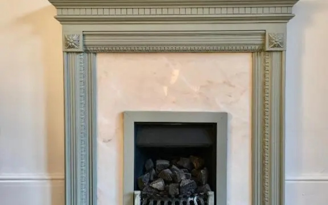 Cosy 2 Bedroom Central Apartment - Free Parking, Free WiFi