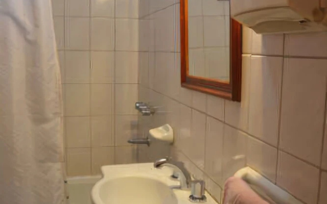Camping y Hostal El Ovejero