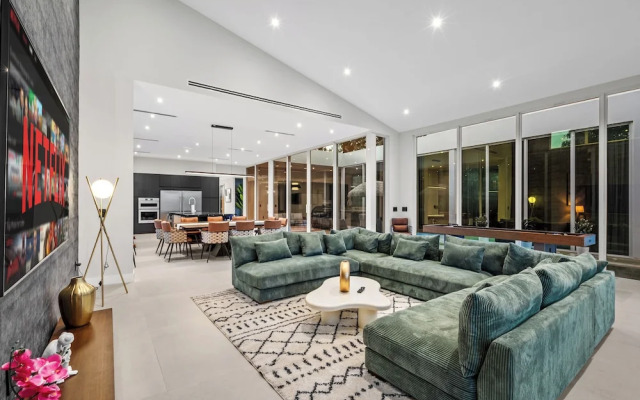Signature Waterfront Villa by The Glamhomes