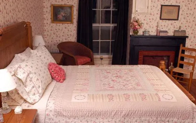 John Morris Manor Bed & Breakfast