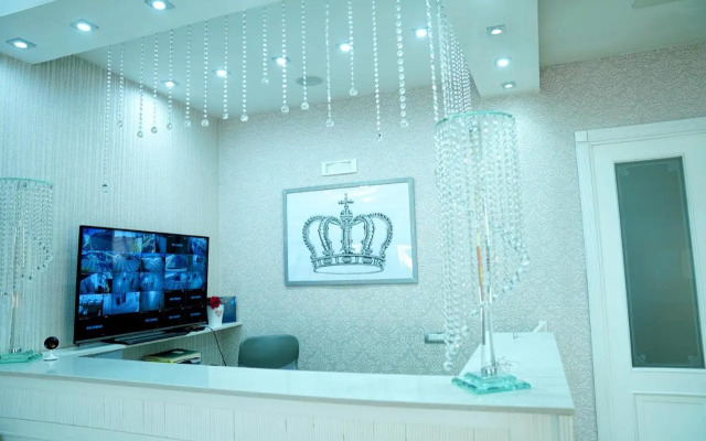 Bee Queen Hotel