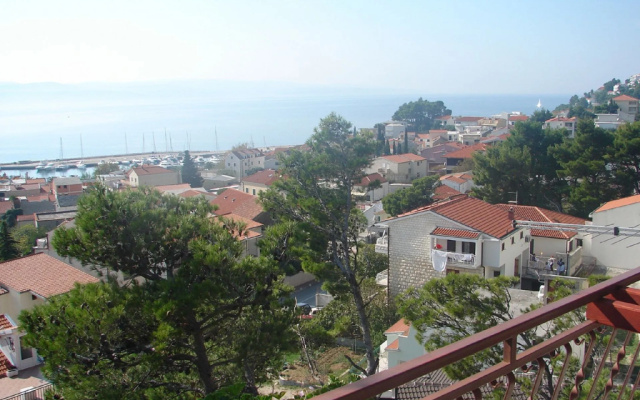 Apartments and rooms Roza