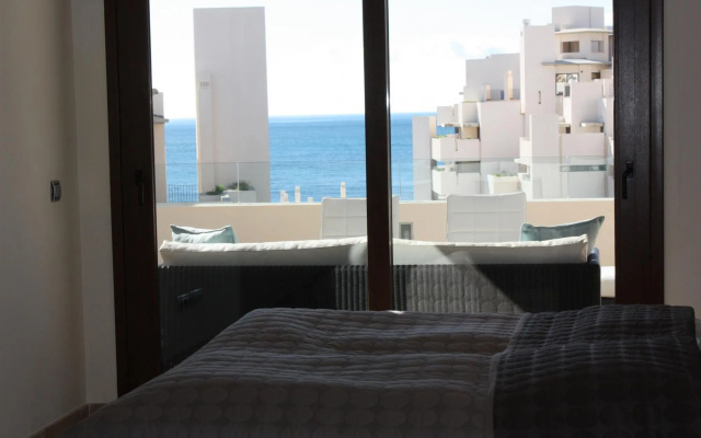 116 - Penthouse with Private Pool near beach