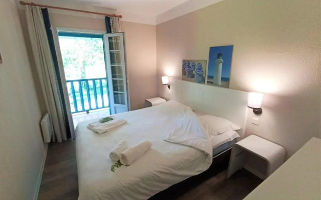 Bright 50 M for 6 with Balcony And Garden