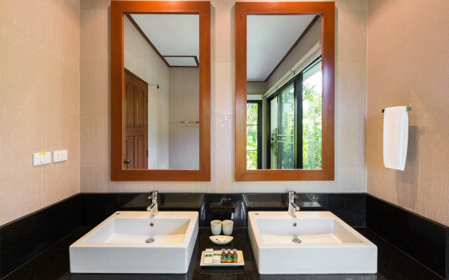 Nai Harn Baan-Bua Villas