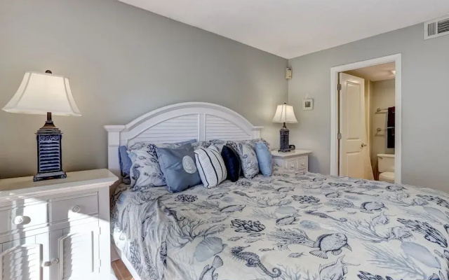 Pet Friendly 2 Bedroom Villa w/ Pool - Captain's Court
