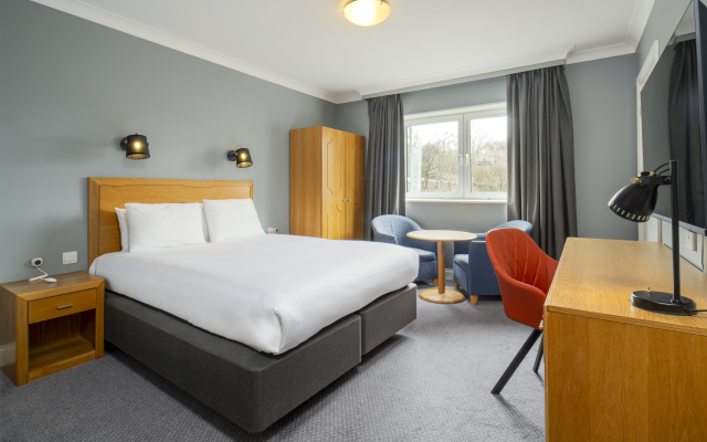 Holiday Inn Edinburgh Zoo by IHG