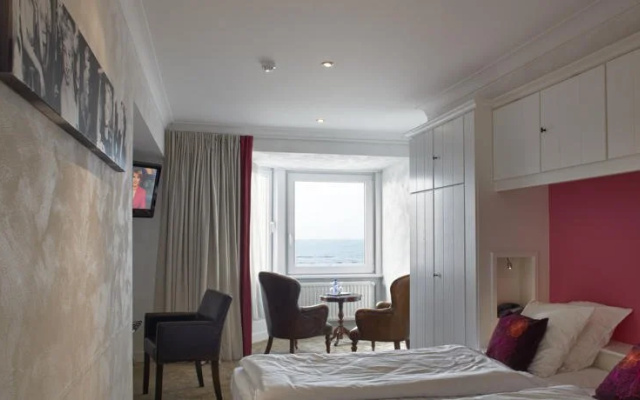 Beach Hotel - Auberge des Rois