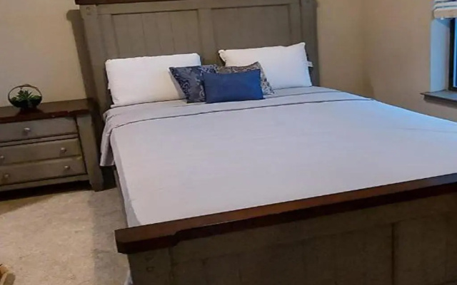 2 Bedroom 2 Bath Very Spacious