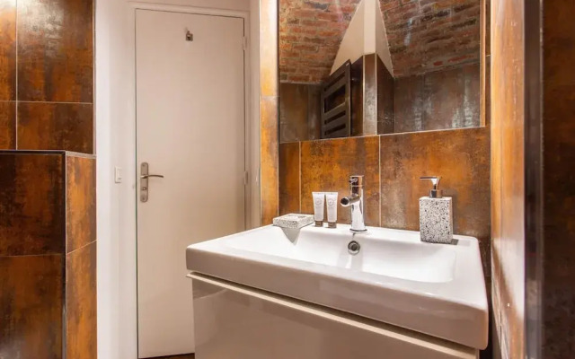 Bright Triplex - 4br/10p - Moulin Rouge