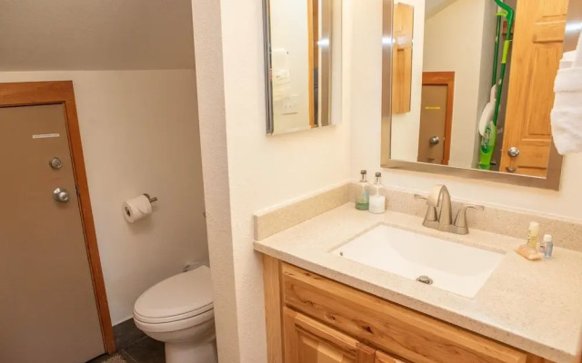 1622 Quicksilver 2 Bedroom Townhouse by RedAwning