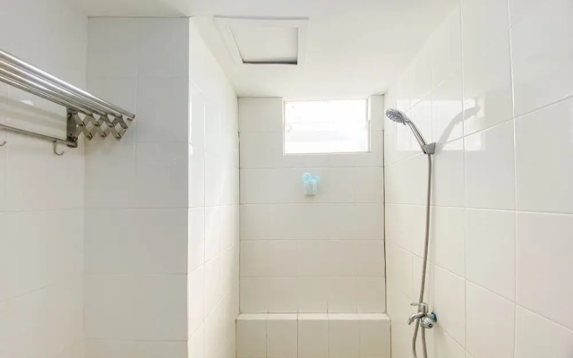 Comfort And Homey 3Br Bassura City Apartment