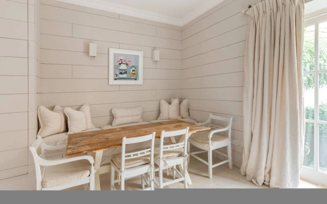 Parkside Mews 3 Bedroom Home With Garden