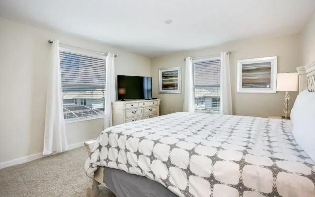 1585tempo 5 Bedroom Home by RedAwning