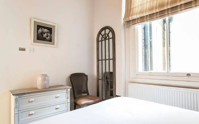 Cathcart Road IV by Onefinestay