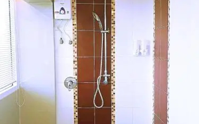 Grand Charoonrat Apartment