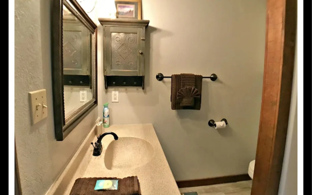 Shaconage 2 Bedrooms 1.5 Bathroom Cabin
