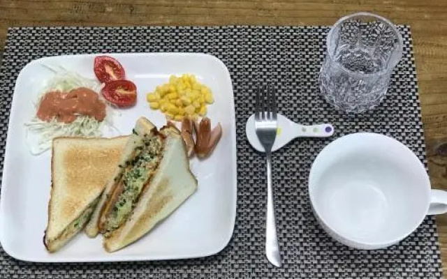 Left Hander Guest House - Hostel