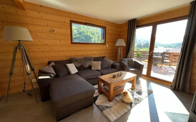 Chalet Casa de Monzel with 6-Person Jacuzzi & Panoramic View