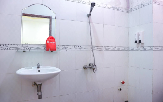 RedDoorz Plus Near Mien Tay Bus Station 2