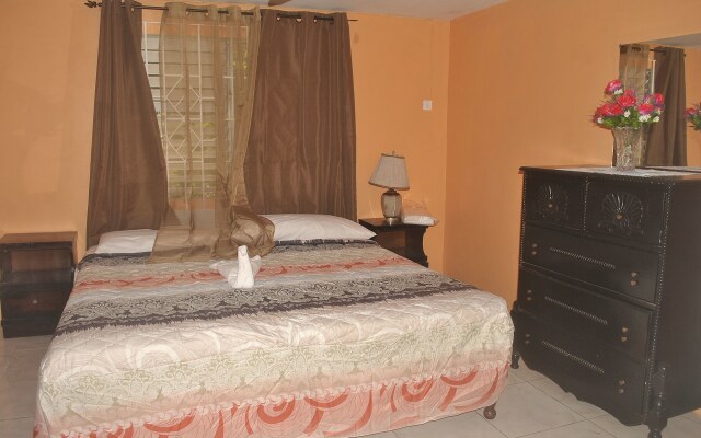 Отель Enchanted Villas and Guest House комната для гостей