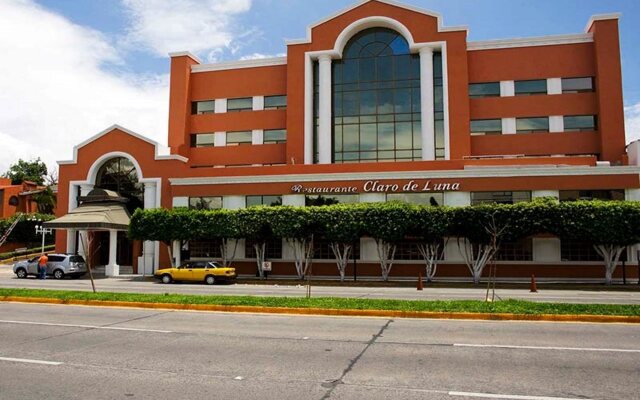 Отель Country Plaza Guadalajara вид на фасад