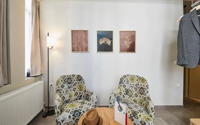 Be based near Acropolis, in an exquisite studio!