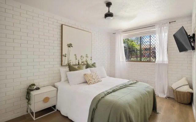 Markwell Surf · Courtyard Stay Steps from Beach
