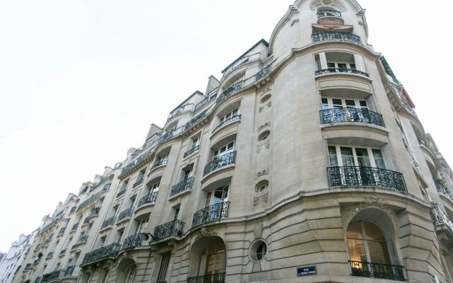 Отель Appartement Champs Elysées вид на фасад