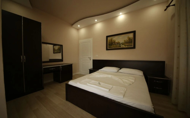 Hotel Holiday