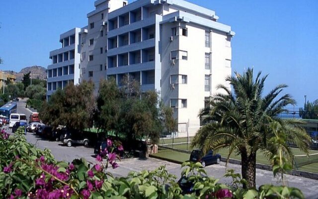 Отель Santa Lucia Le Sabbie Doro Чефалу вид на фасад