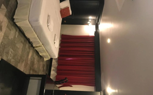 Maximum Boutique Hotel