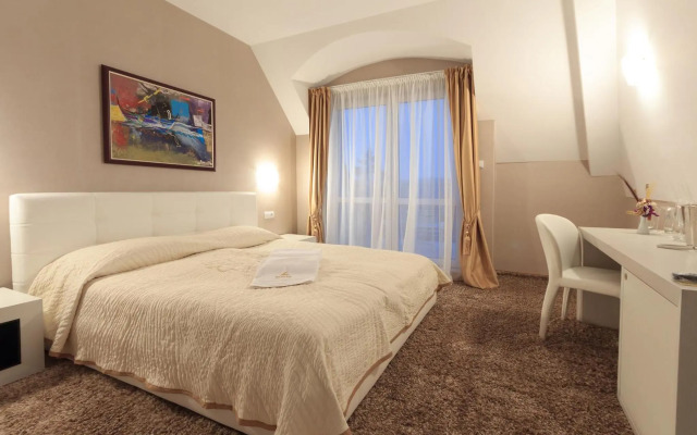 Agusta Hotel
