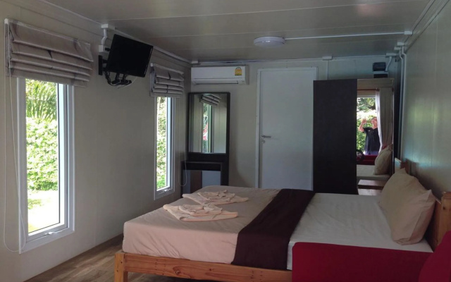 Check In & Chill Out Laem Sok Pier
