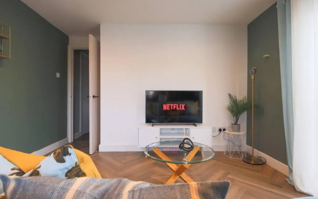 2-bed Apartment in Central Cardiff With Parking