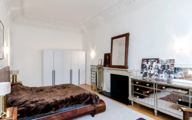 The Spacious Cleveland Square Apartment