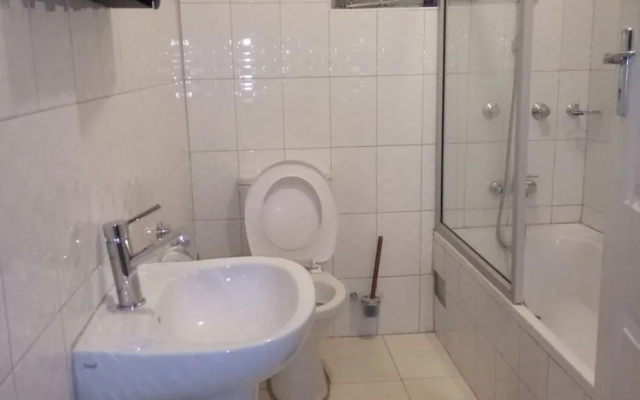 Losin Guest House