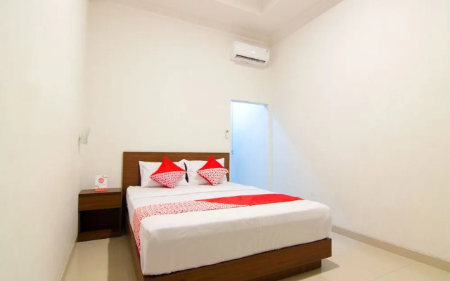 OYO 2421 Joglo Guest House Syariah